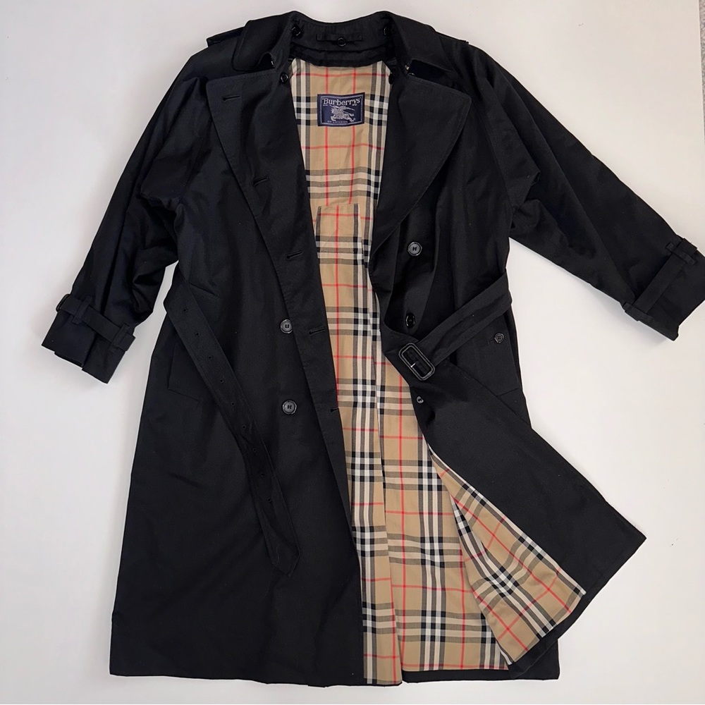 Burberry Black Trench Coat with Signature Beige Nova Check Lining